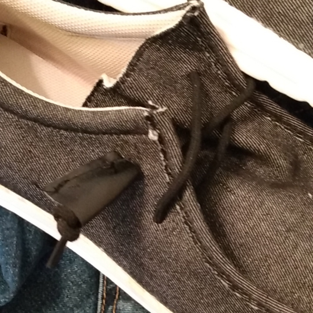 Canvas Shoes - Picture 3 of 10